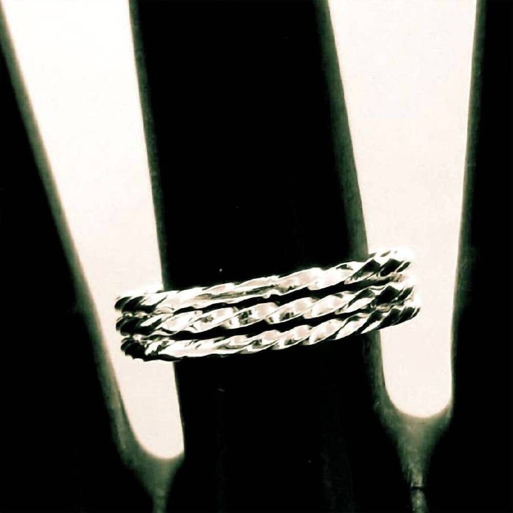 NEW COSTELLO INTERNATIONAL women's roma twist stackable ring set in silver